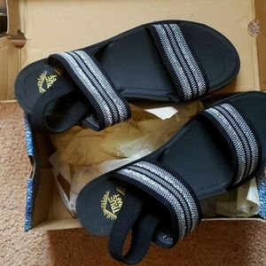 Womens sandals never worn